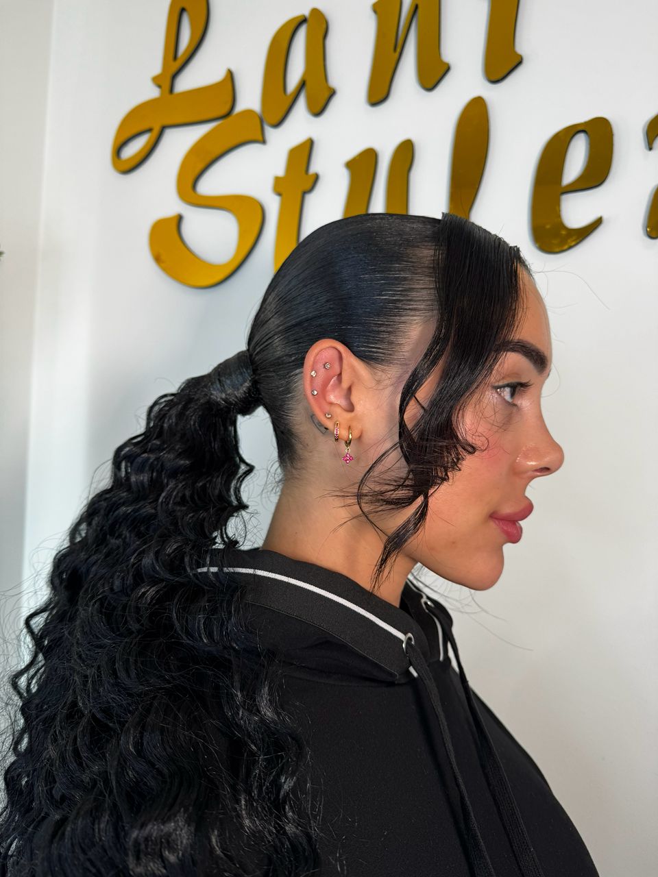 Curly ponytail side profile